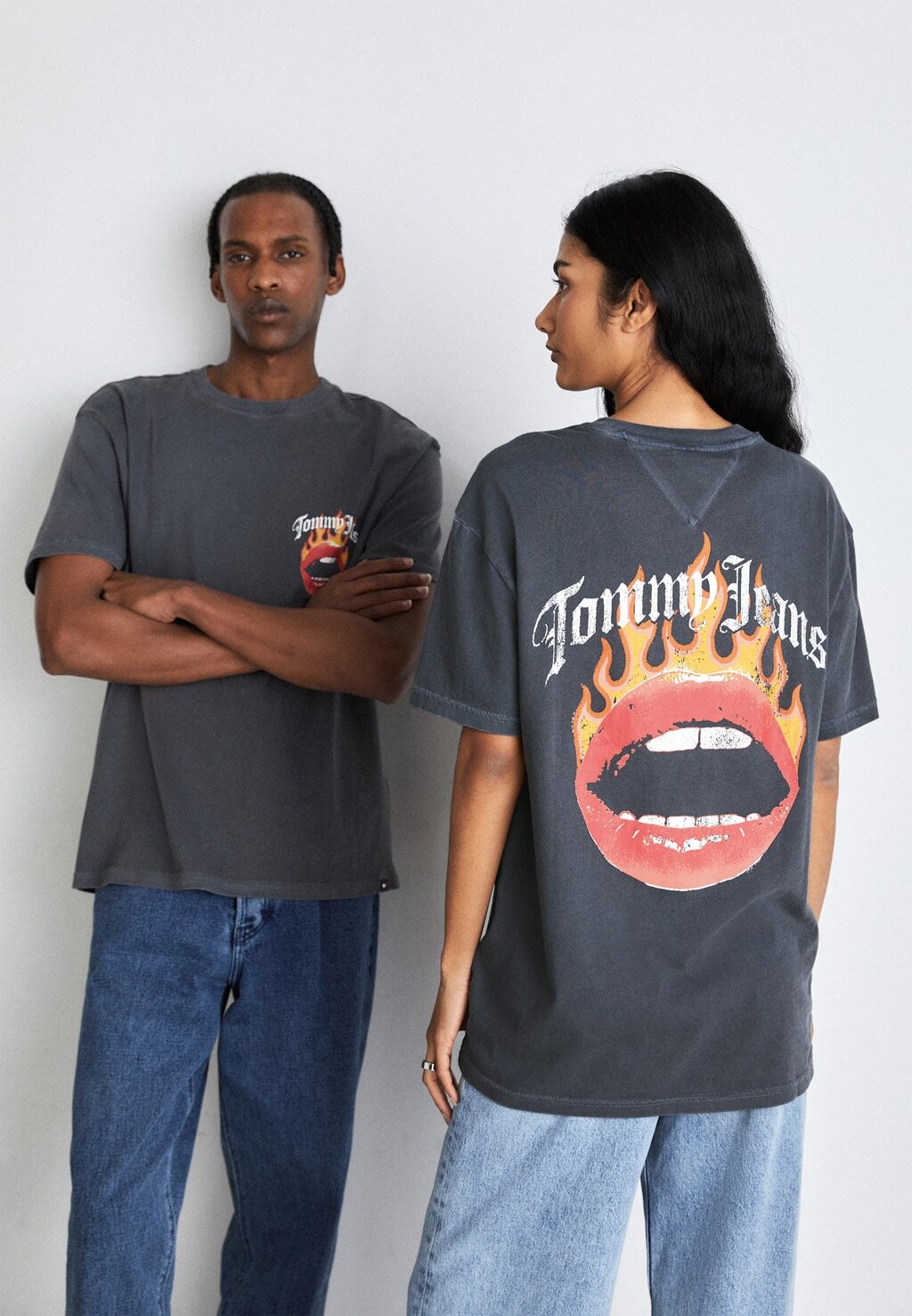 

Футболка с принтом VINTAGE FIRE LIPS TEE UNISEX Tommy Jeans, новый уголь