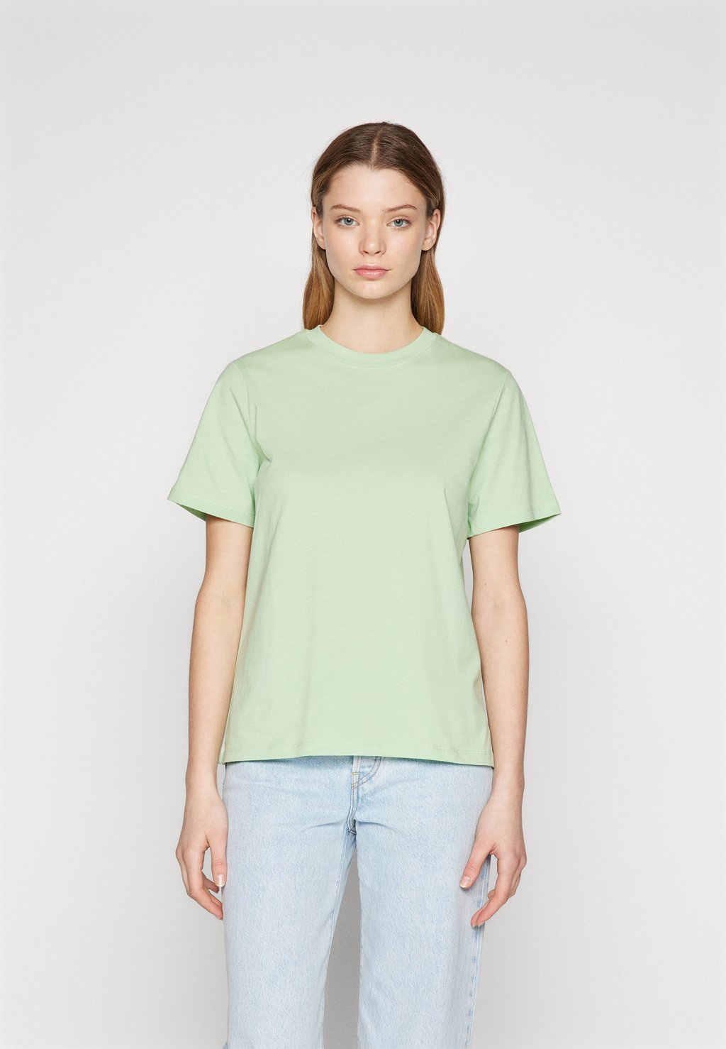 Базовая футболка PCRIA SOLID TEE Pieces, цвет quiet green
