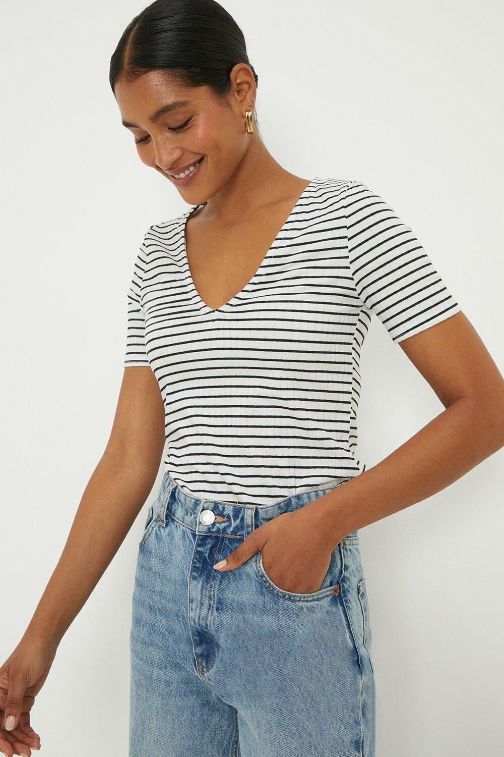 

Приталенный топ с V-образным вырезом и полосками Dorothy Perkins, мультиколор