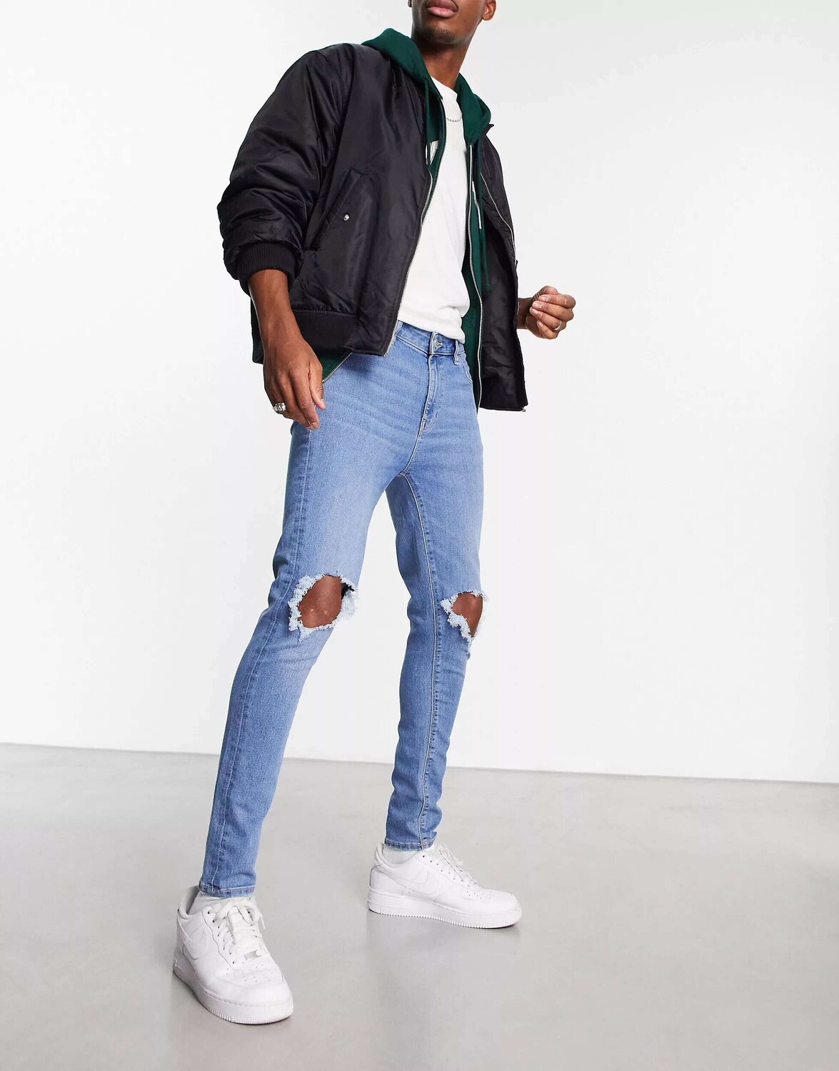 

Спрей для джинсов ASOS Power Stretch классической стирки с рваными коленями