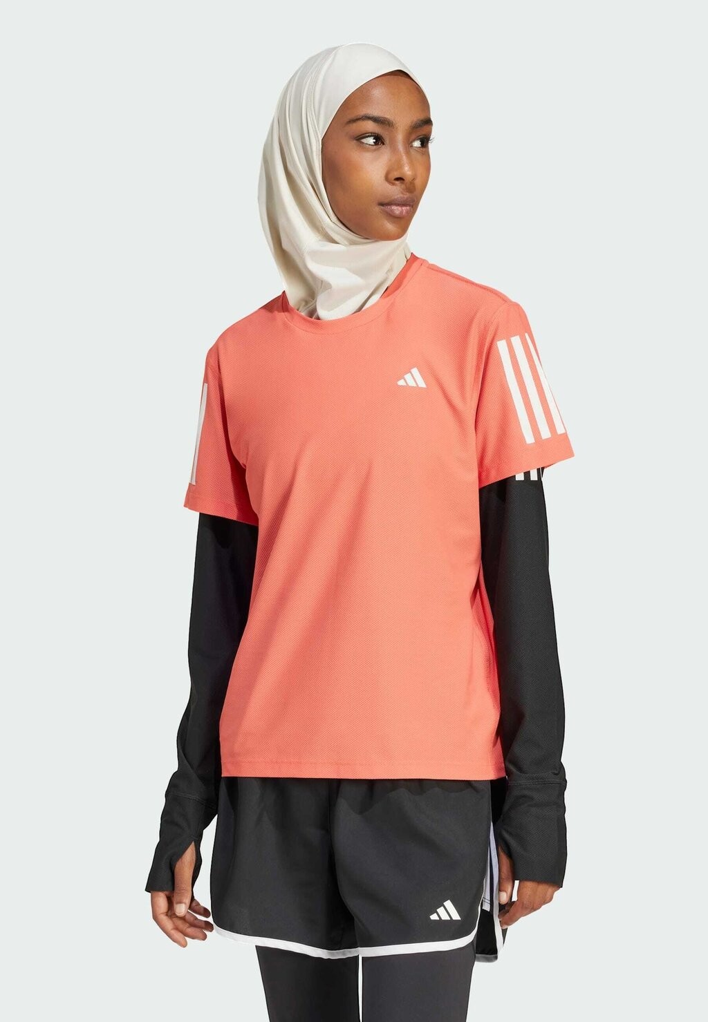 

Спортивная футболка Adidas, preloved алая