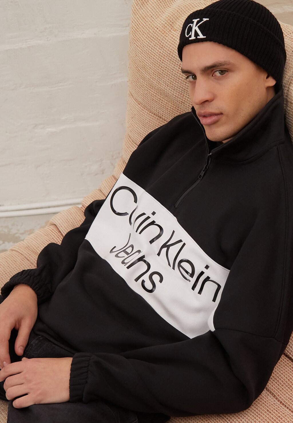 

Толстовка Calvin Klein Jeans, черный