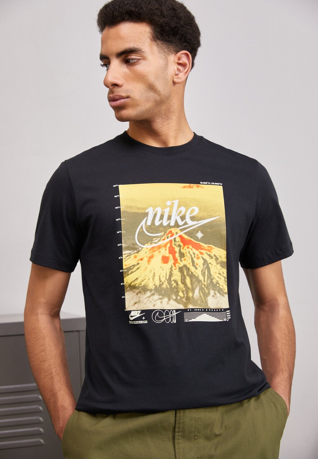 

Футболка с принтом Nike, черный