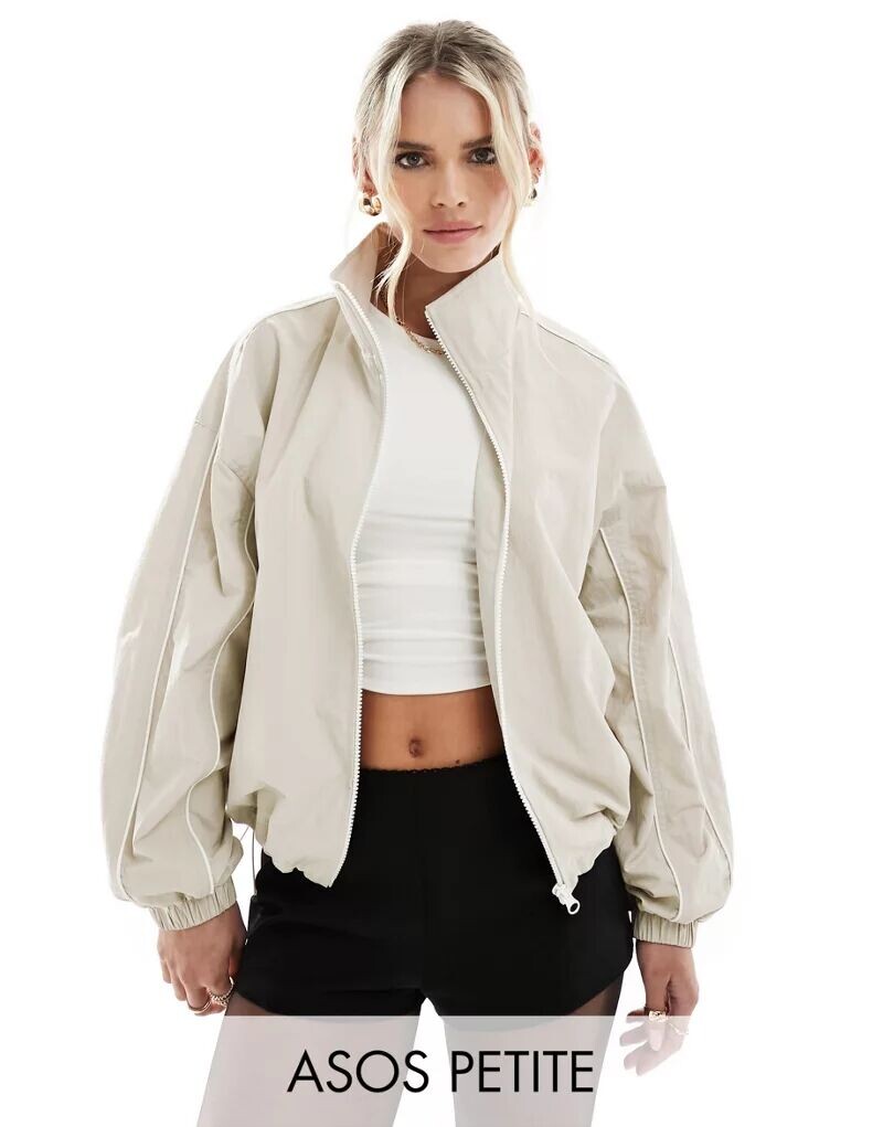 

Бежевая спортивная куртка с окантовкой ASOS DESIGN Petite