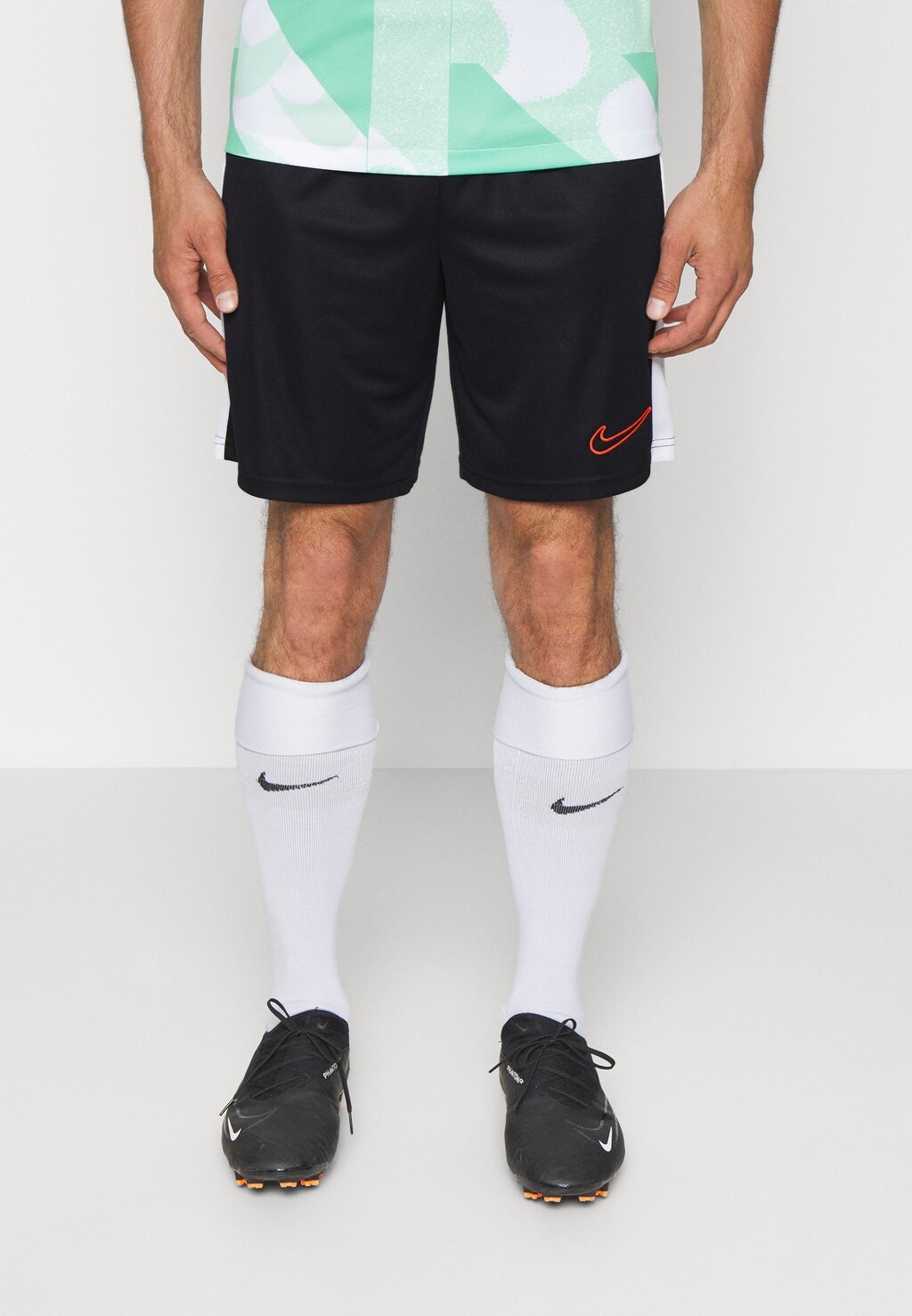 

Спортивные шорты Nike