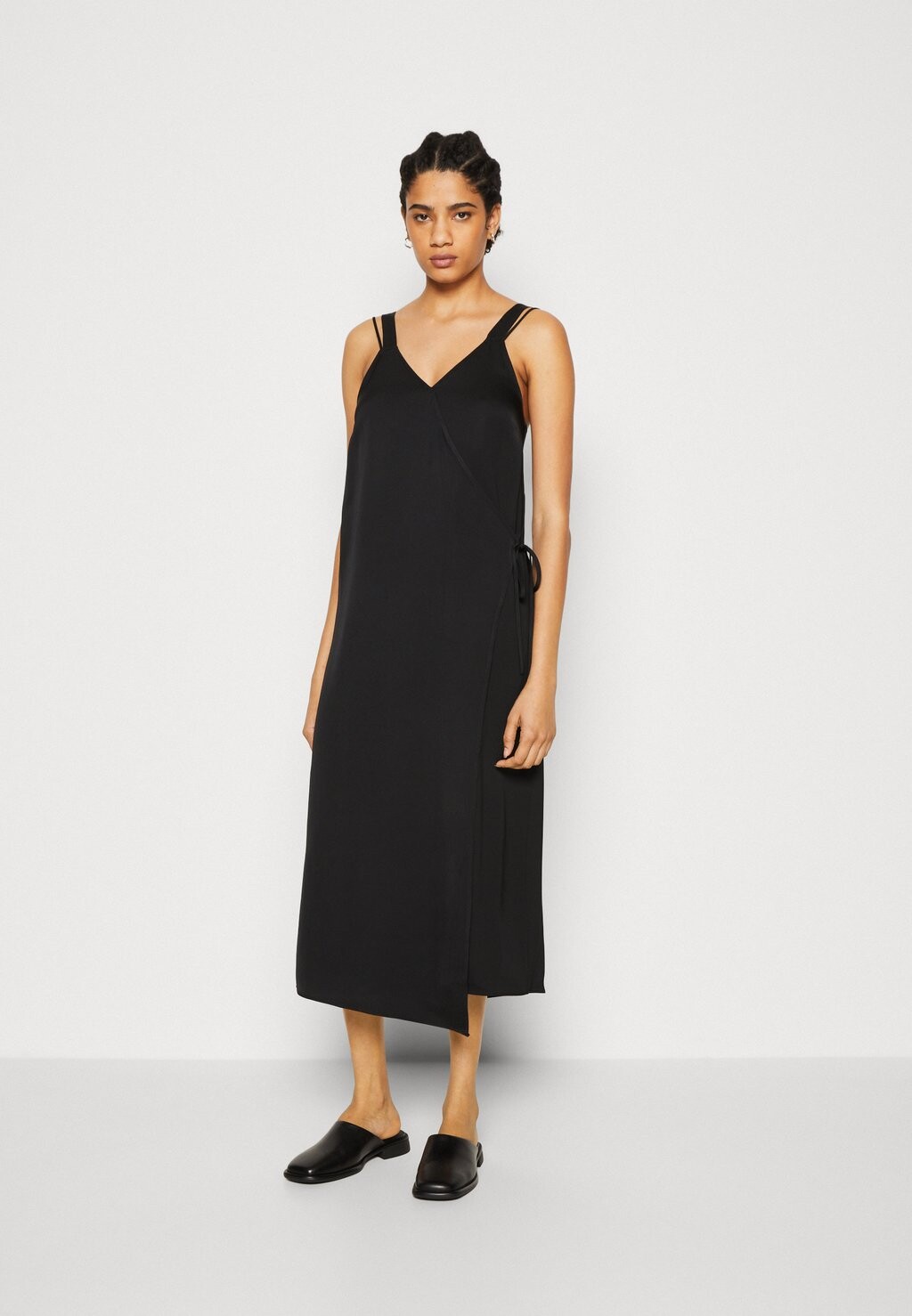 

Коктейльное платье Calvin Klein, черный