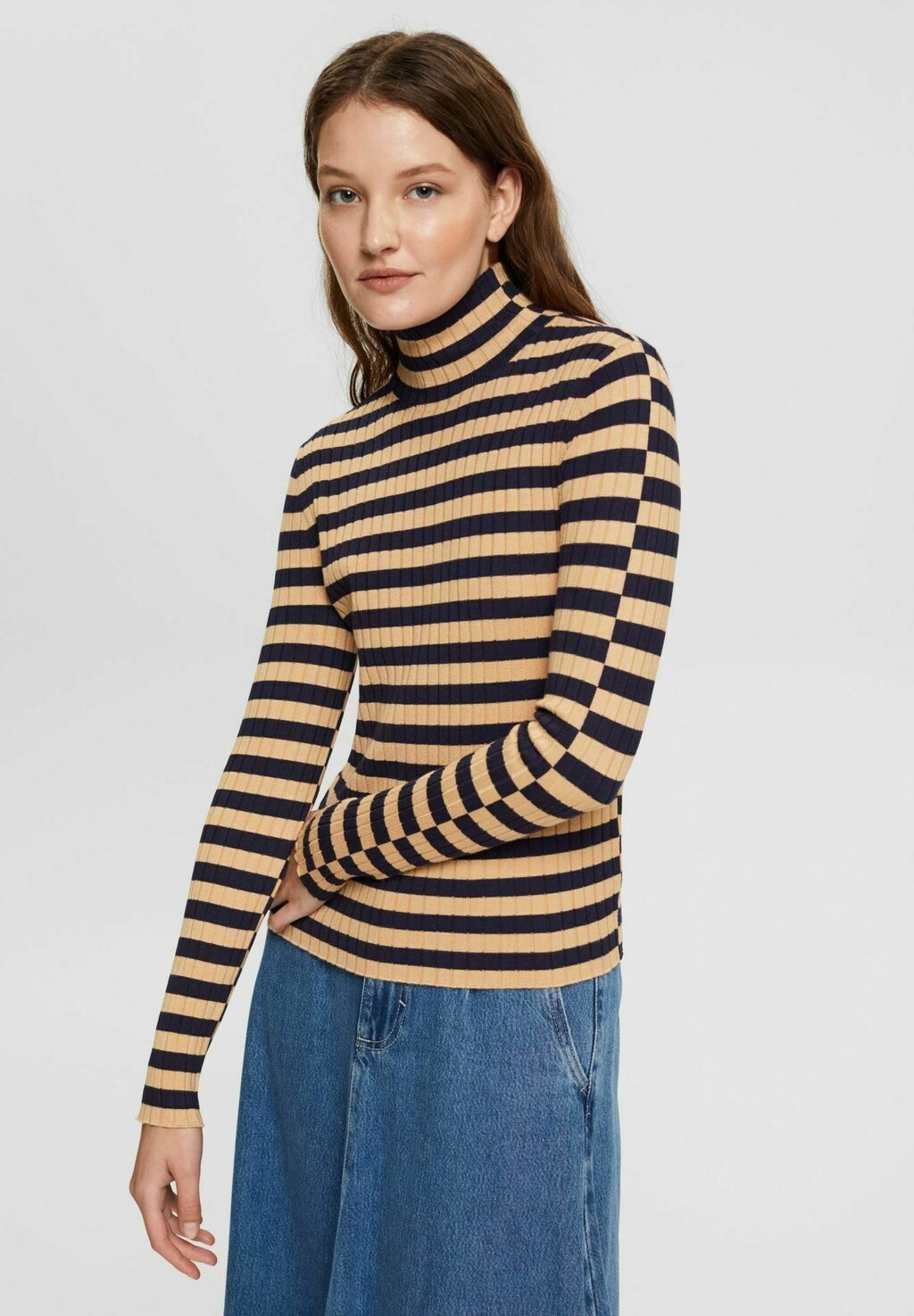 

Джемпер Esprit, песочный