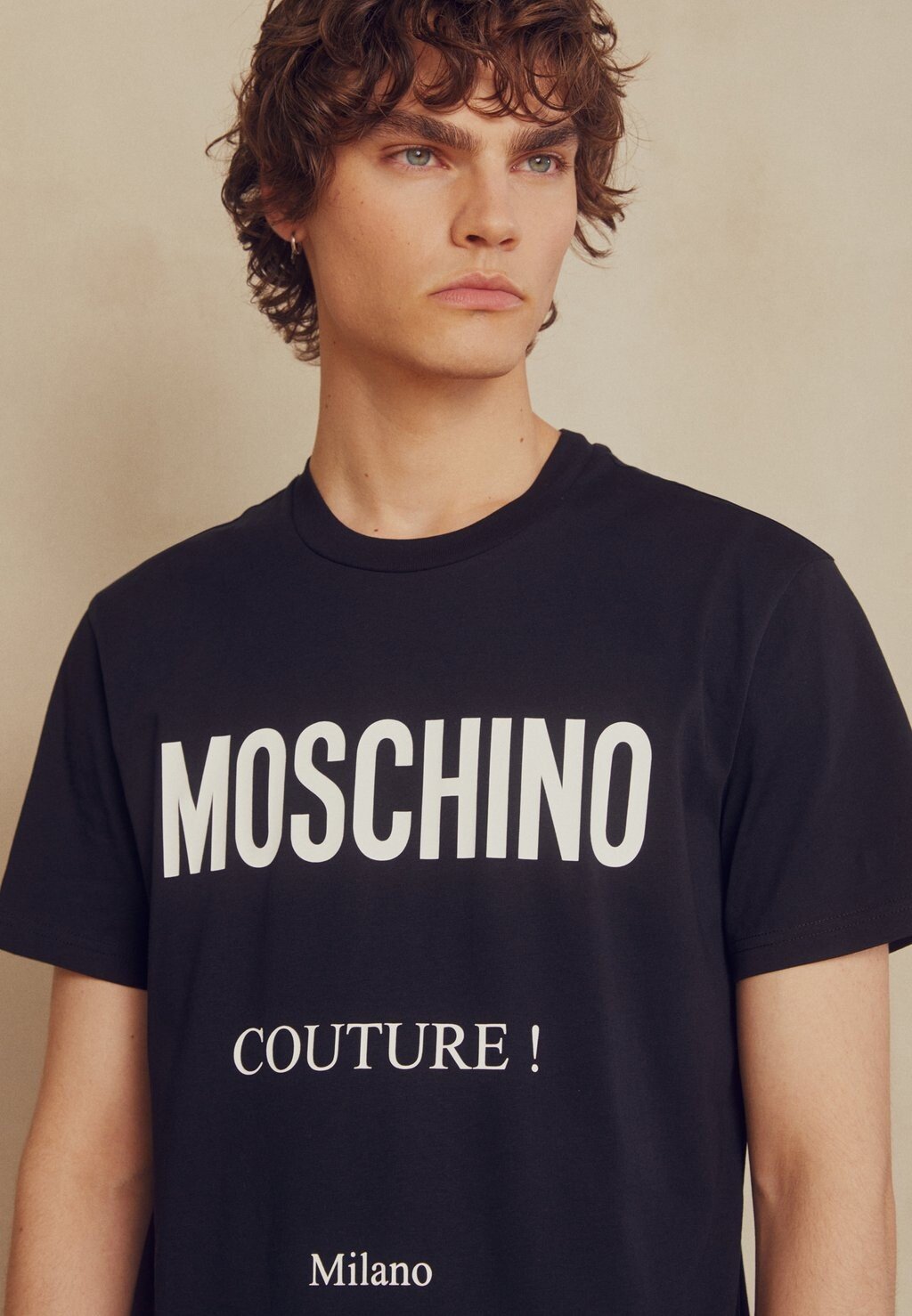 

Футболка с принтом MOSCHINO, фантазийный черный