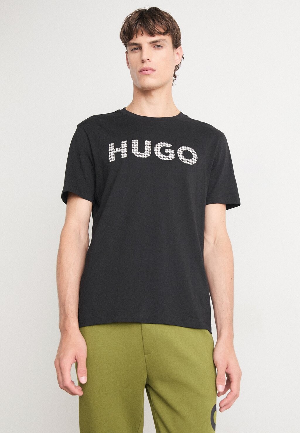 

Футболки с принтом DULIVIO HUGO, черный