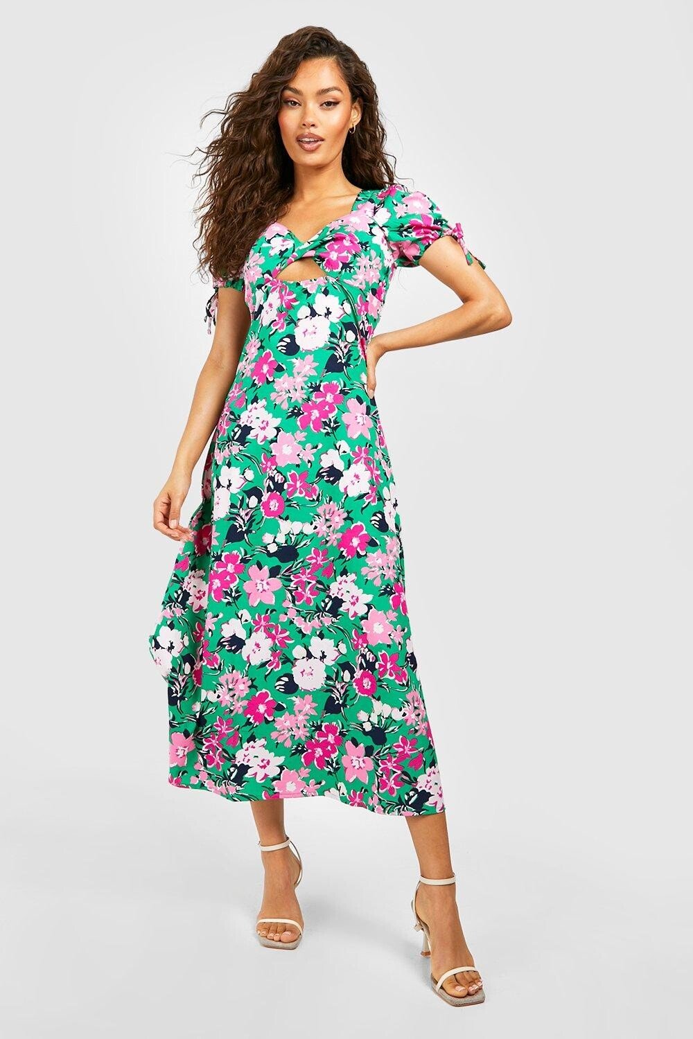 

Платье миди с цветочным периодом Boohoo, зеленый