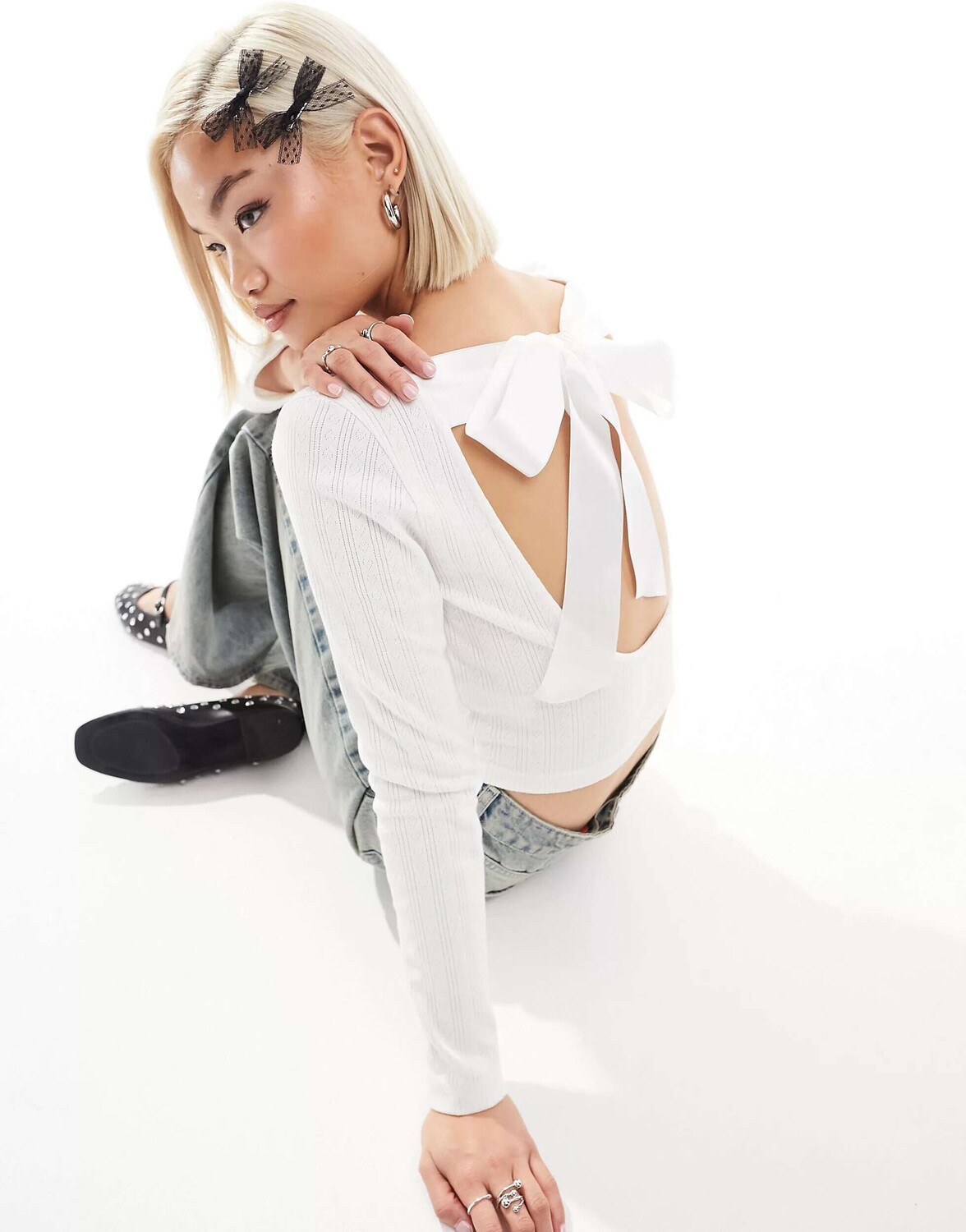 

Топ с длинными рукавами и завязкой-бабочкой на спине ASOS цвета слоновой кости