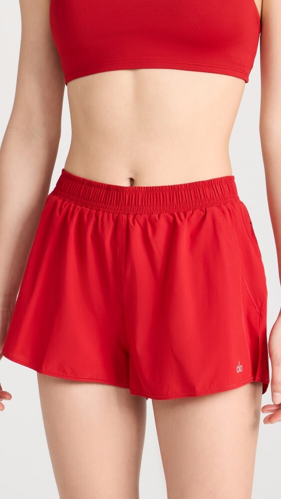 

Шорты Alo Yoga Stride