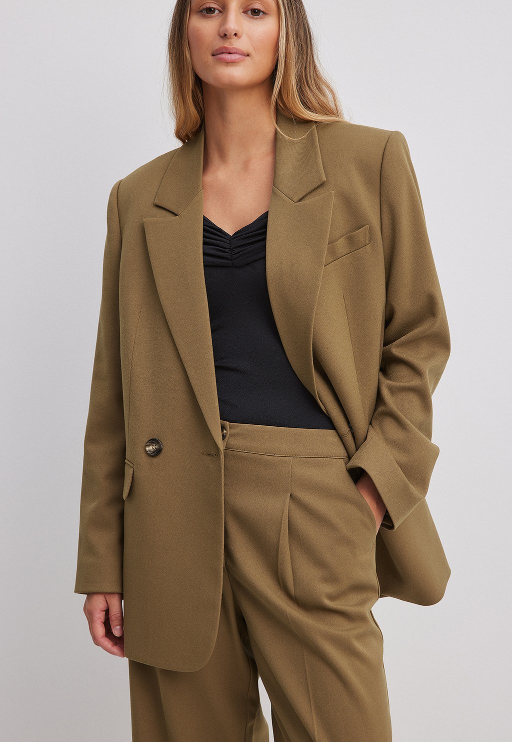 Куртка NA-KD, оливковый
