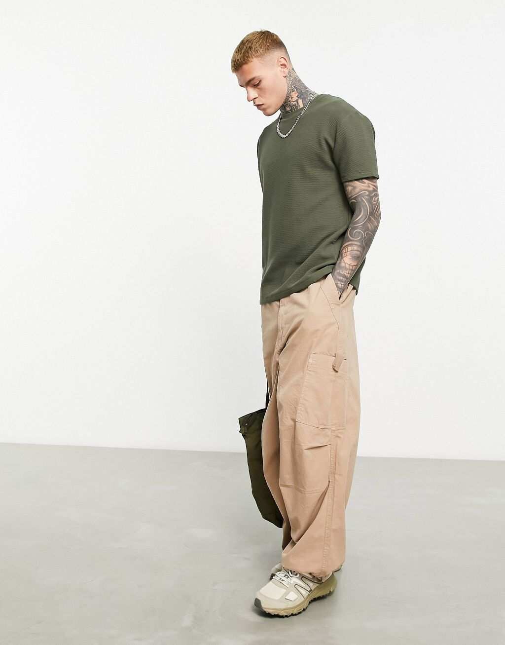 

Свободная футболка цвета хаки в рубчик ASOS DESIGN