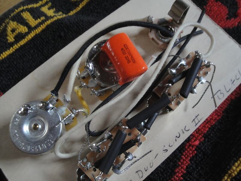 

Электрогитара Wiring Harness for Fender Mustang - Duo Sonic II Switchcraft Cts Cde White Sliders