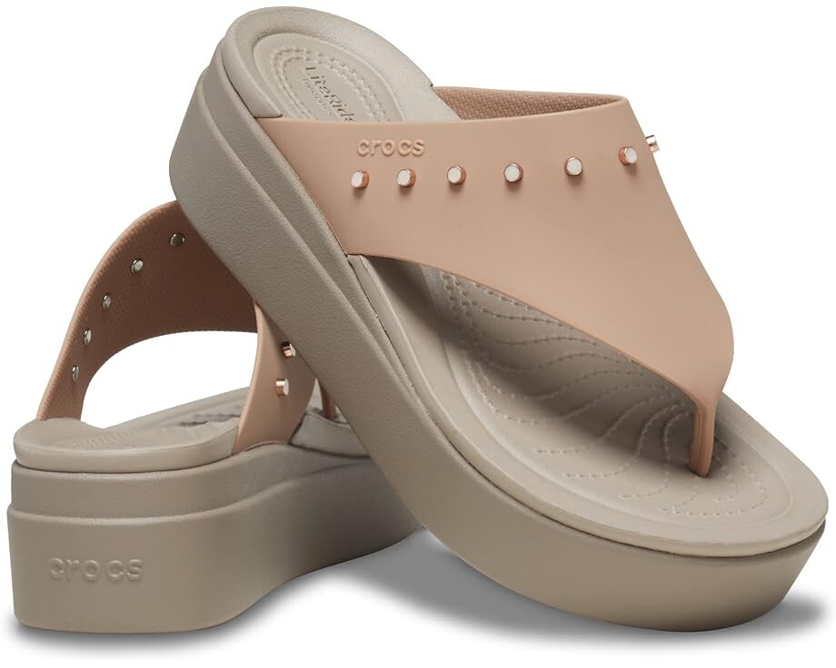 

Сандалии Crocs Brooklyn Flip Low Wedge, цвет Cork/Mushroom Stubbed