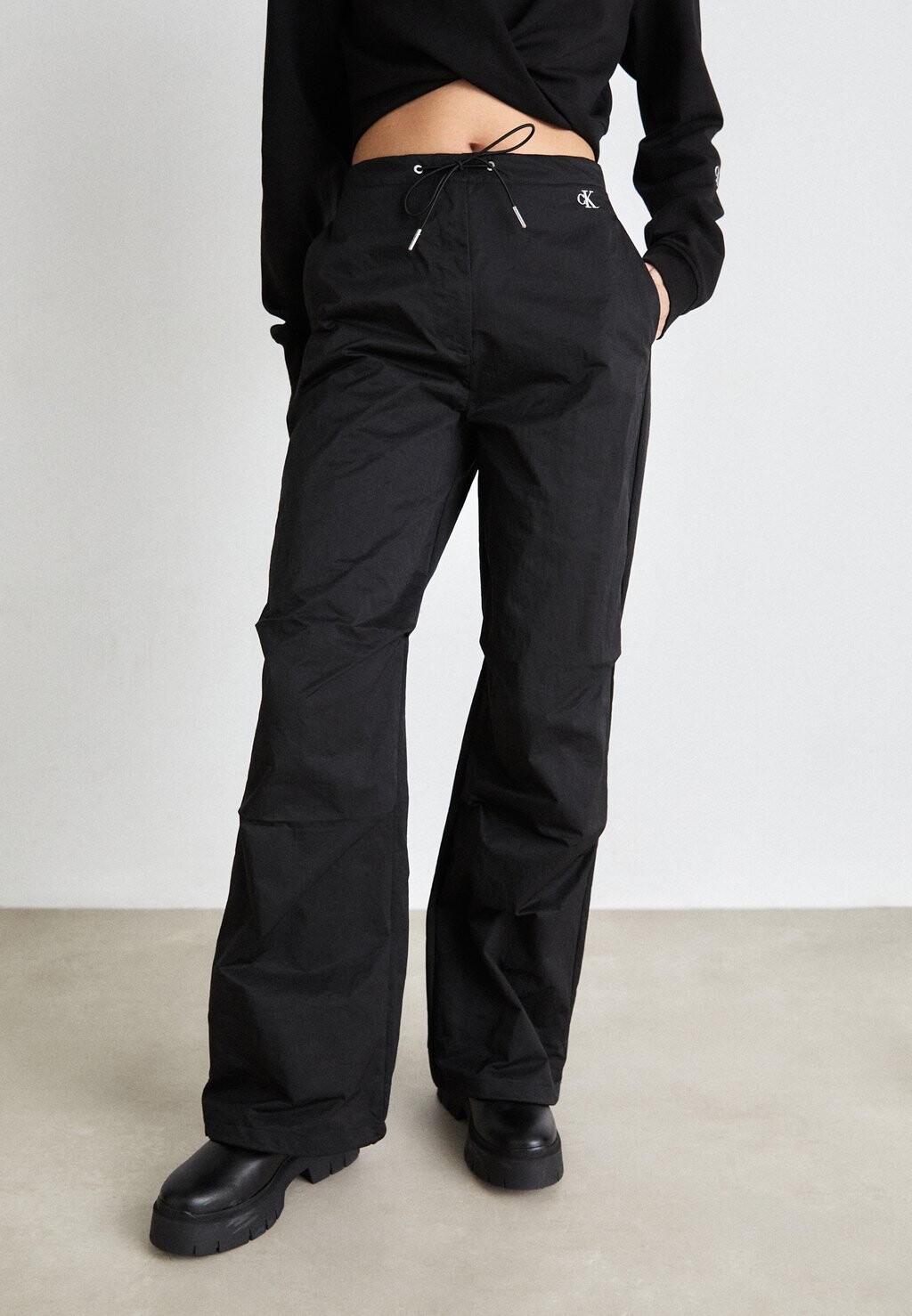 

Тканевые брюки Calvin Klein Jeans, черный