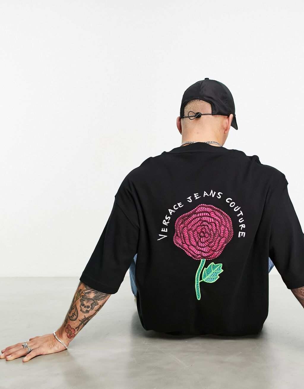 

Черная розовая футболка Versace Jeans Couture, Черный