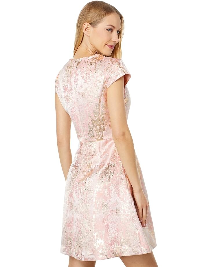 Платье Vince Camuto Jacquard Cap Sleeve V-Neck Fit and Flare, цвет Blush