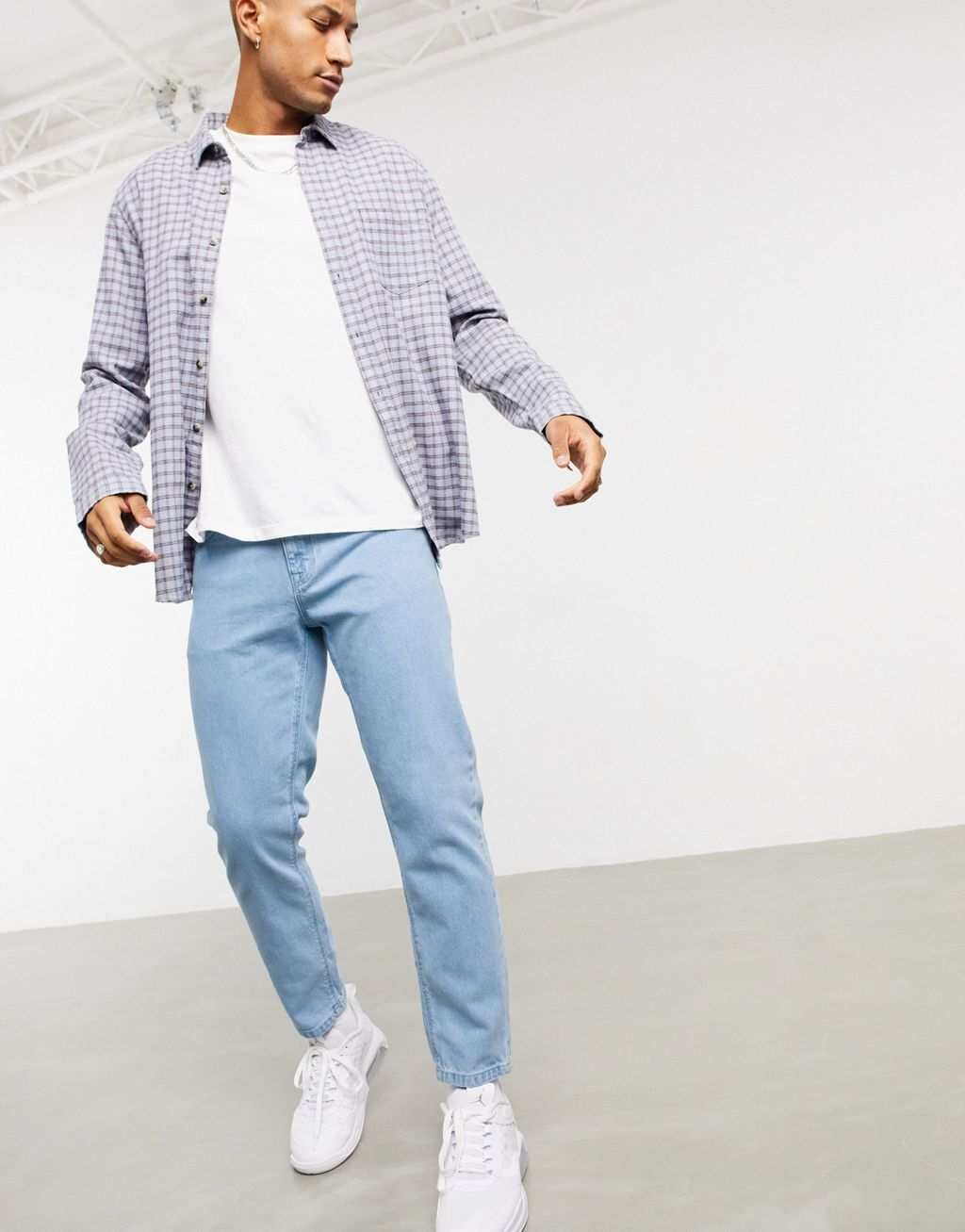 

Светло-голубые классические жесткие джинсы ASOS DESIGN