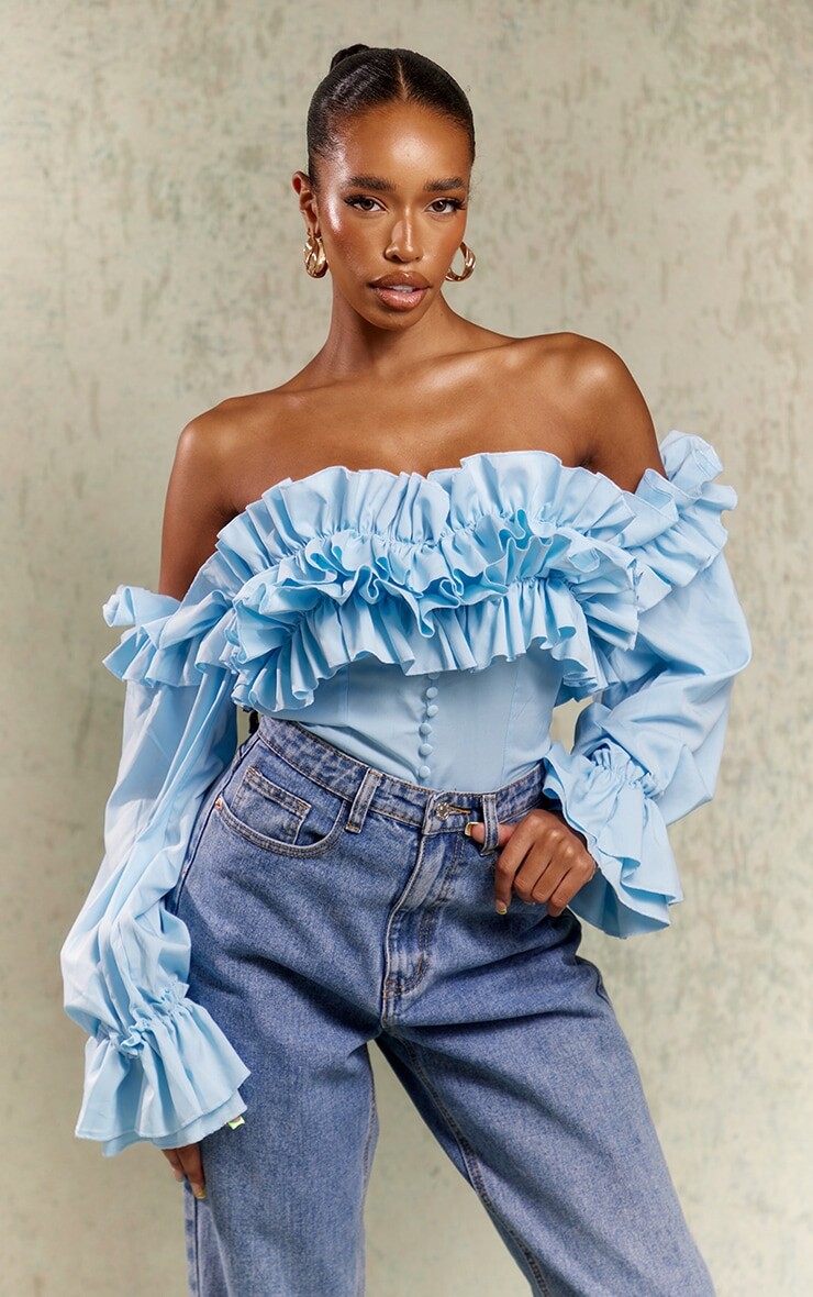 

PrettyLittleThing Синяя блузка с цветочным принтом и экстремальной оборкой, завязкой спереди и расклешенными рукавами