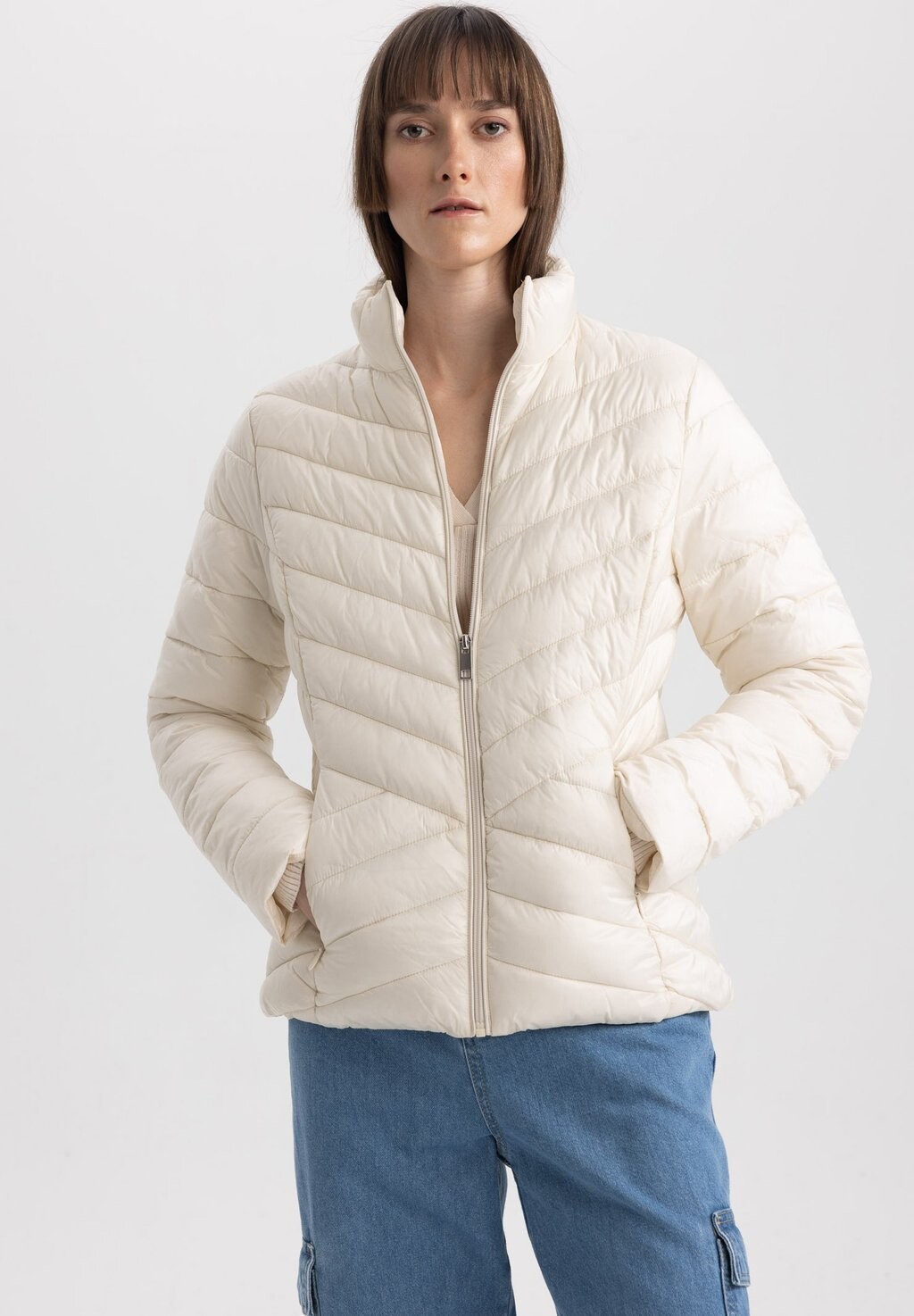 

Зимняя куртка Regular Fit DeFacto, цвет ecru