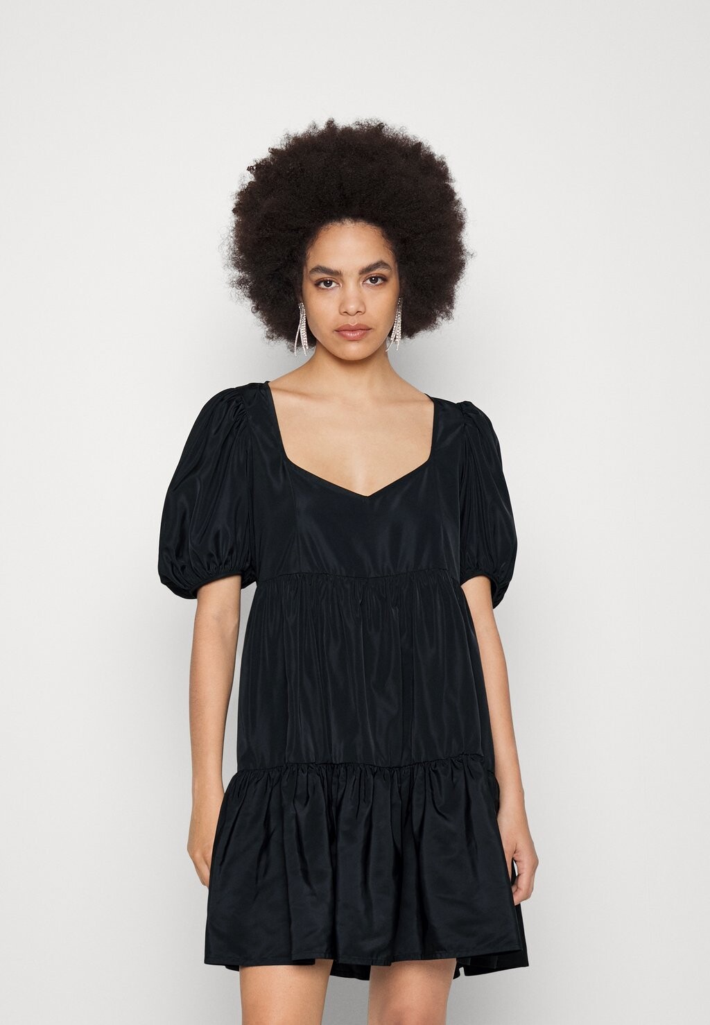 

Коктейльное платье Monki, черный