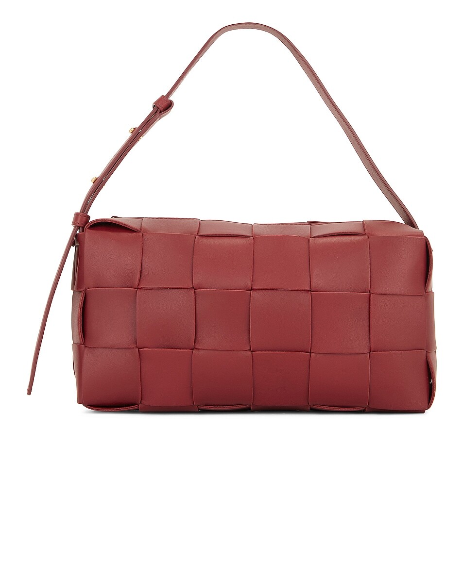 

Сумка через плечо Bottega Veneta Cassette Camera, цвет Bordeaux & Gold