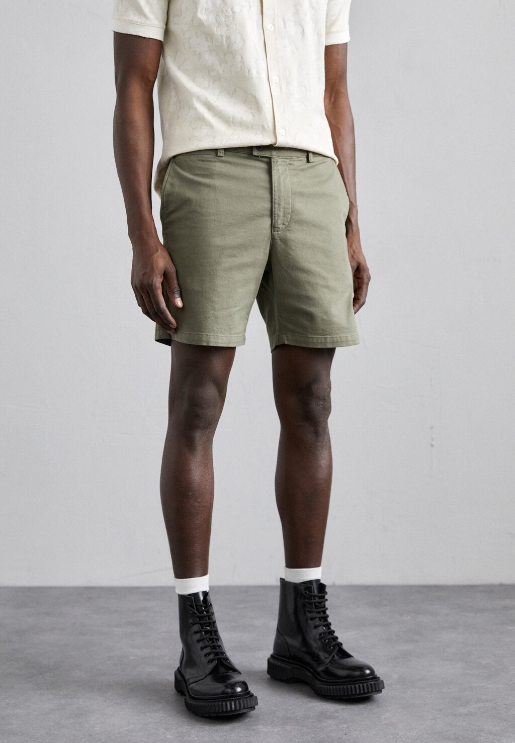 

Шорты CAID Tiger of Sweden, цвет dusty green