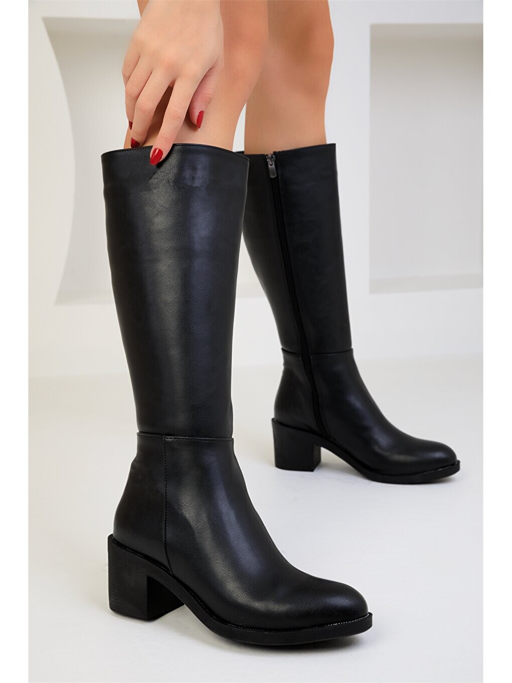 

Кожаные женские ботинки на молнии Soho Exclusive, черный