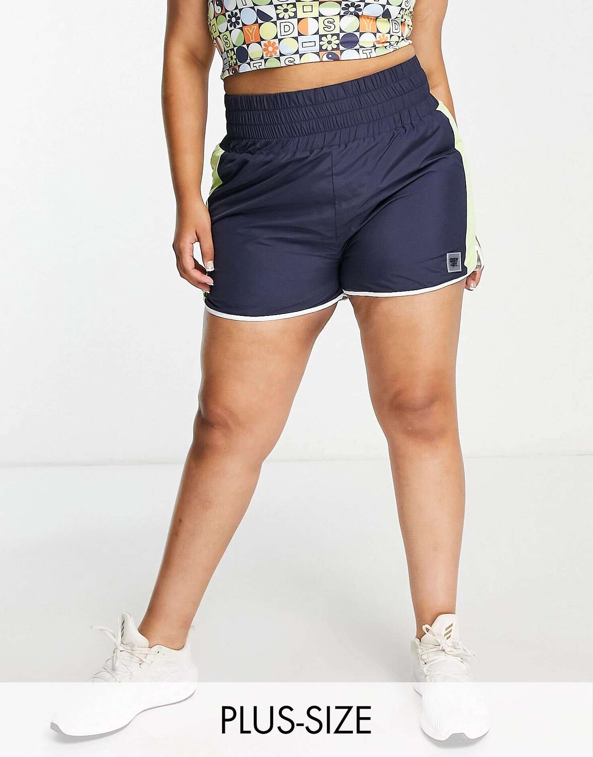 

Черные шорты со сборками на поясе Daisy Street Active Plus
