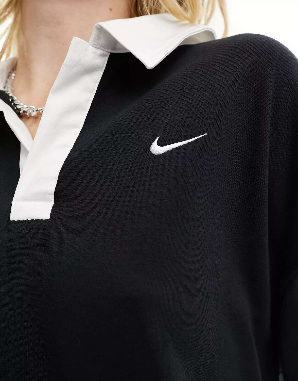 

Черная футболка-поло с длинными рукавами Nike Mini Swoosh