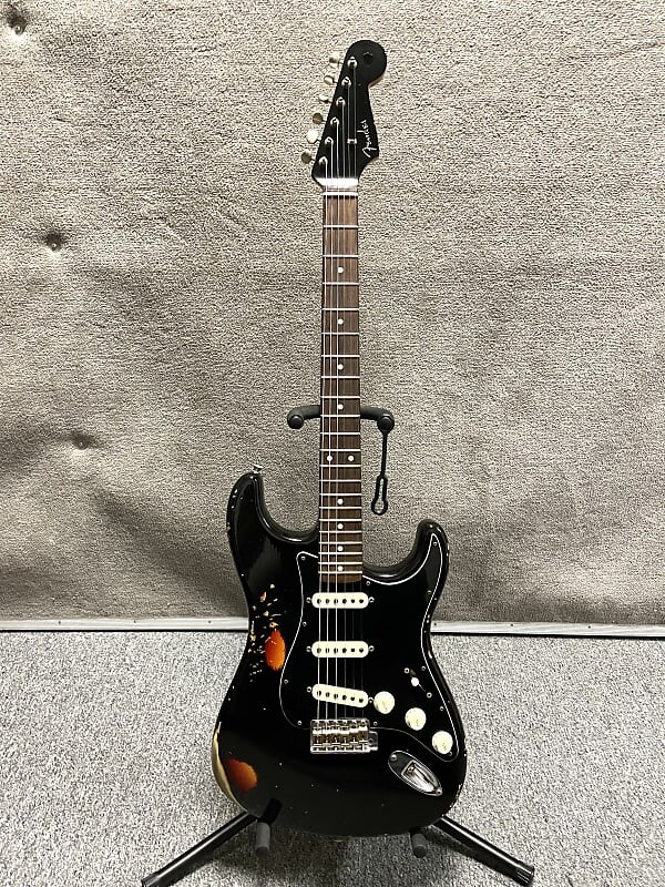 

Электрогитара Fender Custom Shop Limited Edition Dual Mag II Stratocaster Relic 2020 - Black over 3-Color Sunburst