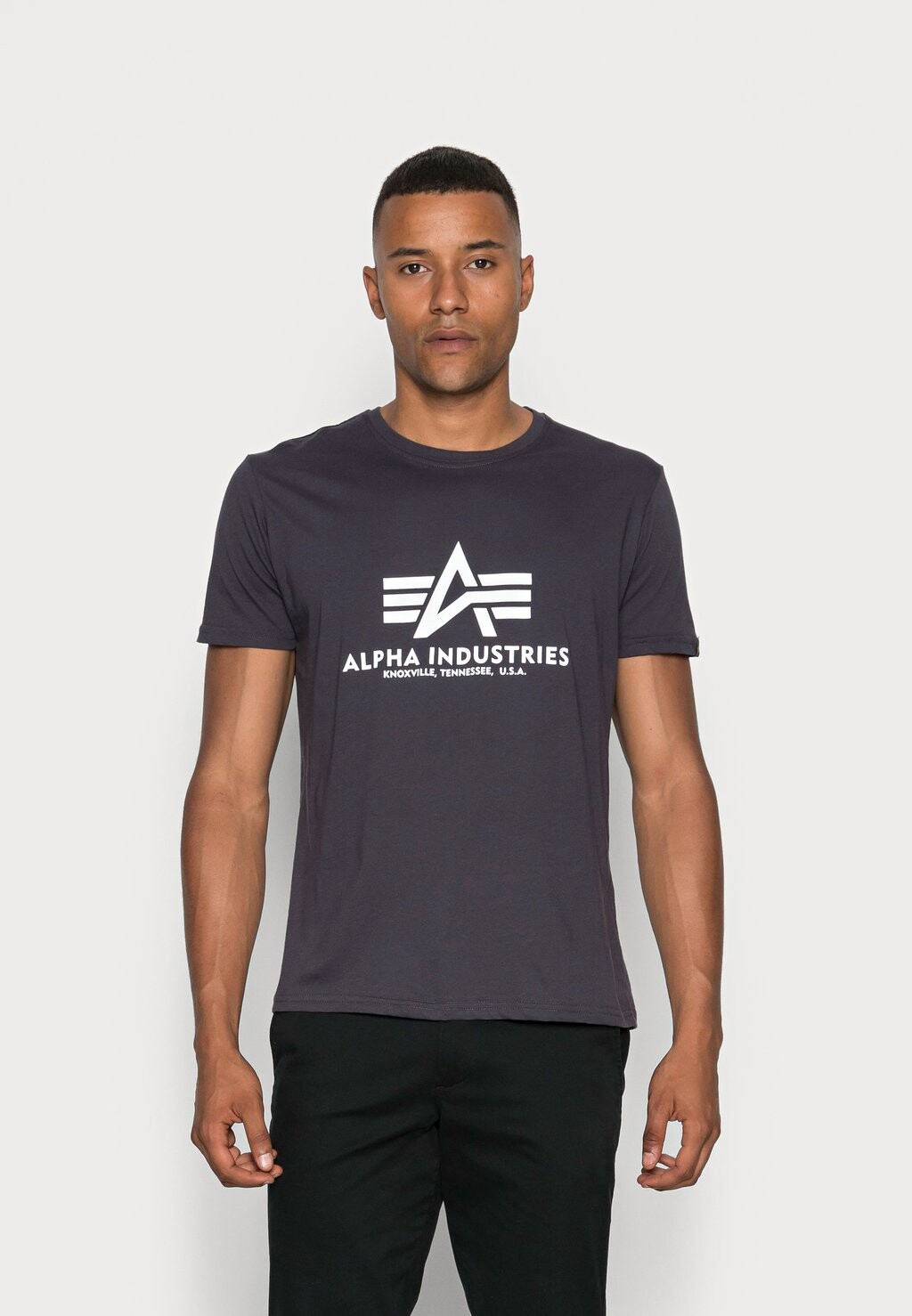 

Футболка с принтом Alpha Industries, темно-серый