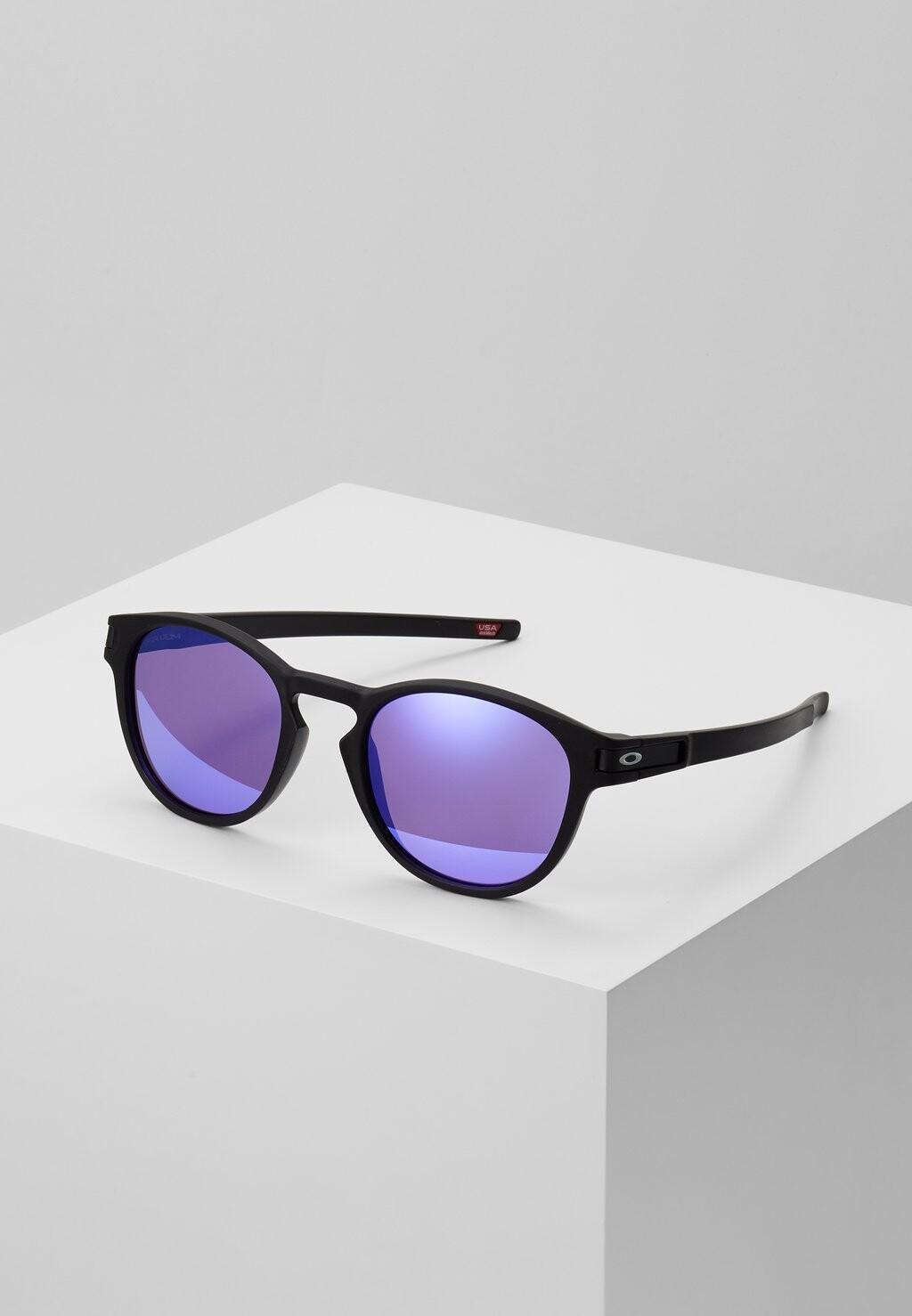 

Солнцезащитные очки Oakley