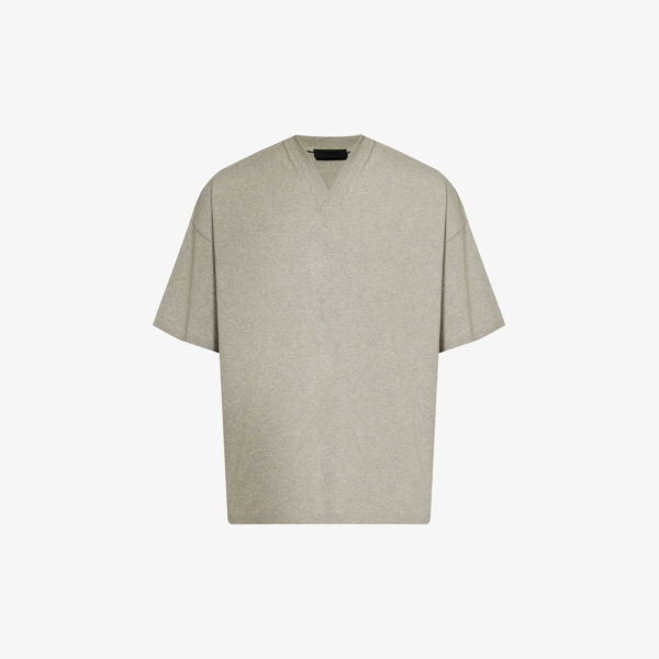 

Футболка ESSENTIALS из хлопкового джерси с V-образным вырезом и логотипом бренда Fear Of God Essentials, цвет dark heather oatmeal