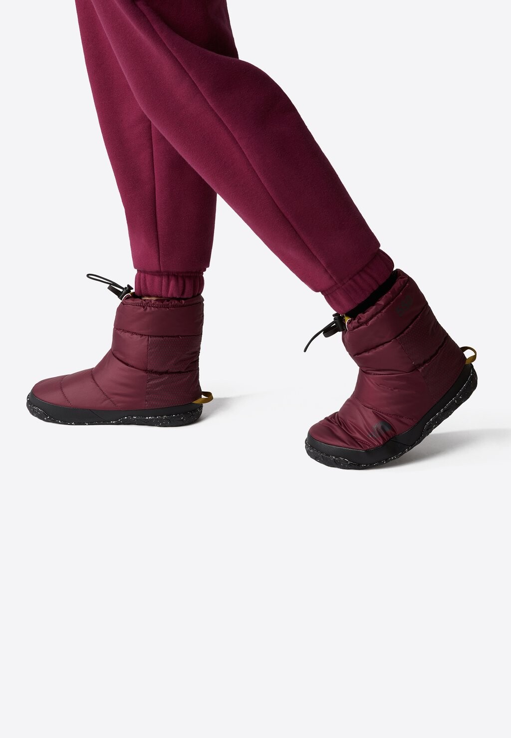 

Трекинговые ботинки W NUPTSE APRES The North Face, boysenberry tnf черный