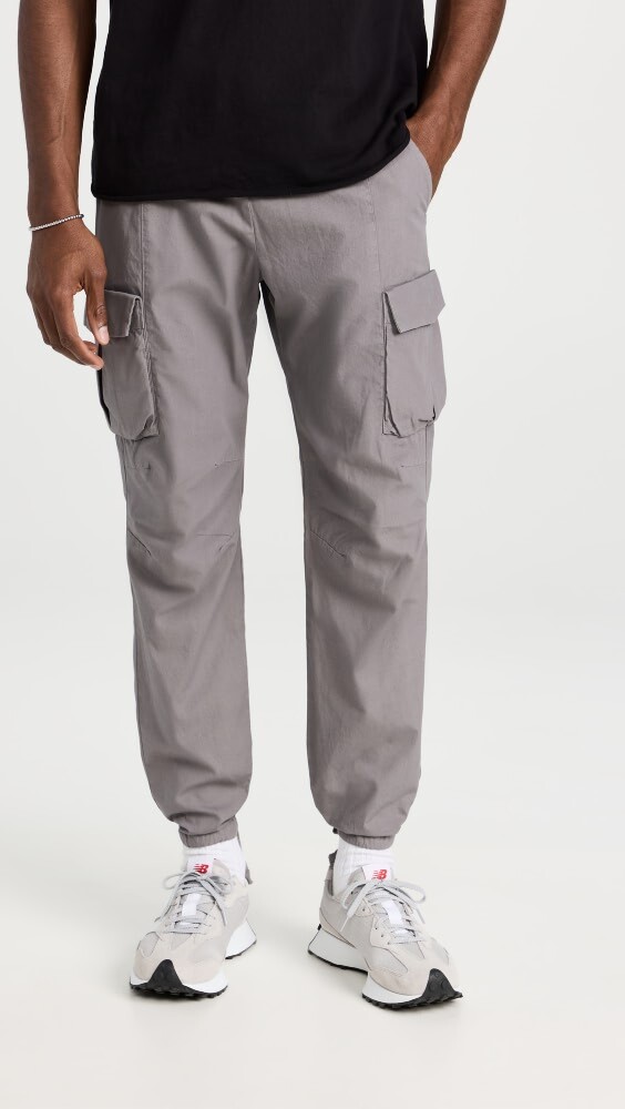 

Брюки John Elliott Back Sateen Cargo, угольный