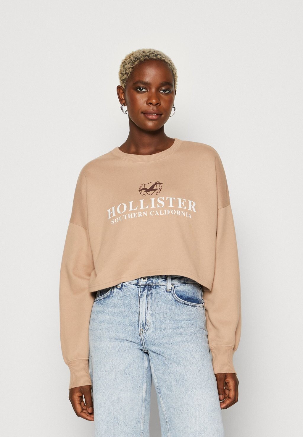 

Толстовка Hollister Co. CYBER DROP CROP CREW, коричневый