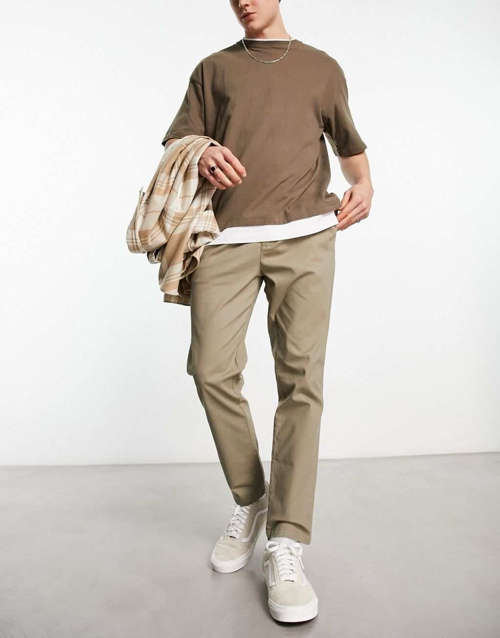 

Плиссированные брюки хаки ASOS DESIGN