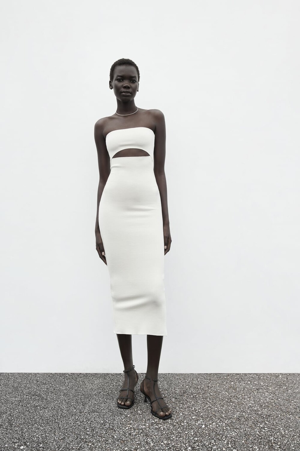 

Платье без бремеков с вырезом ZARA, белый