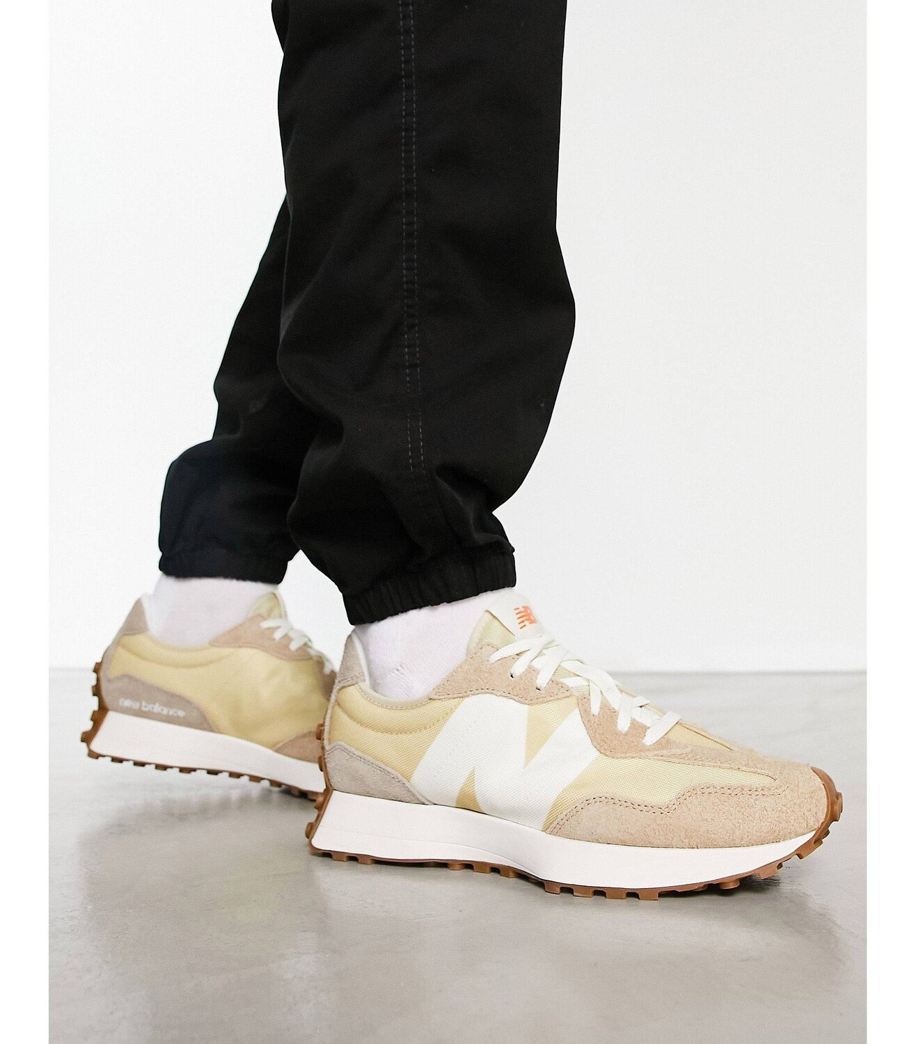 

Бежевые кроссовки New Balance 327, Бежевый