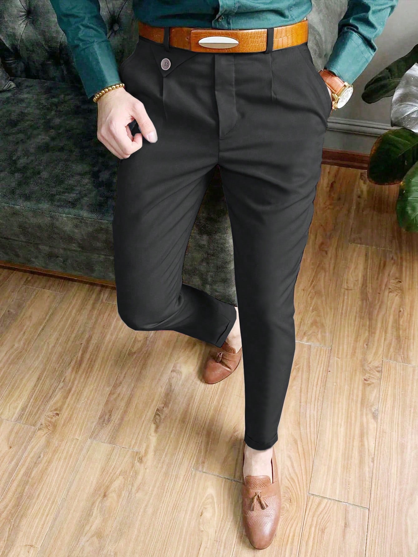 цена Мужские однотонные классические брюки со складками Manfinity Mode, черный