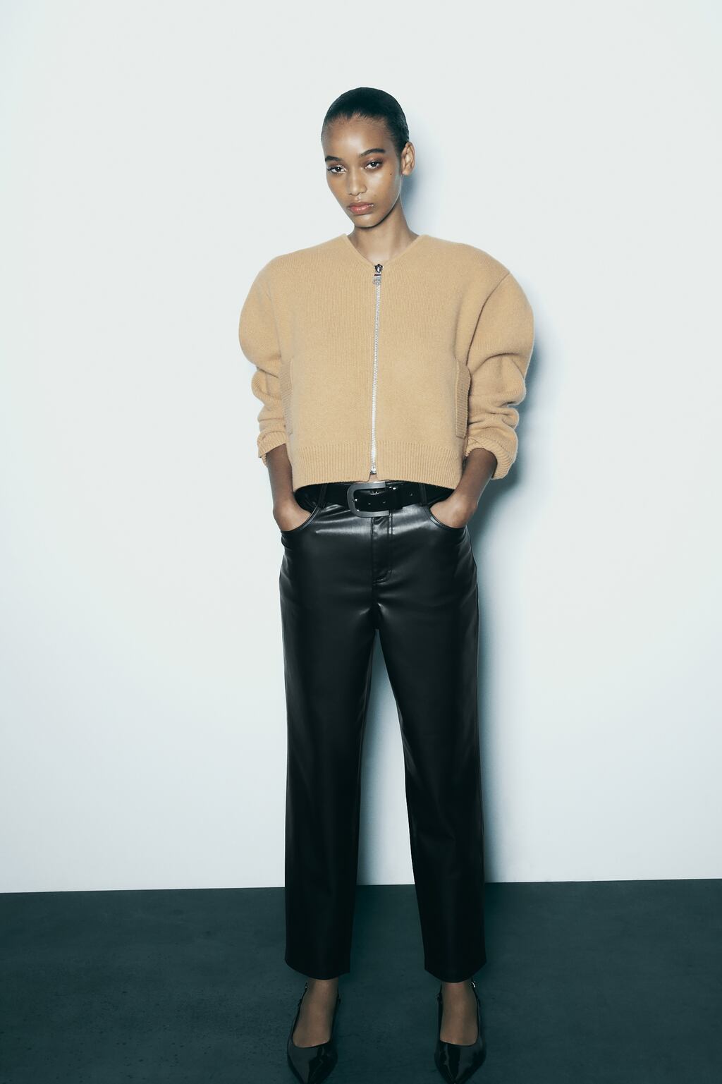 

Брюки из искусственной кожи для мам ZARA, черный