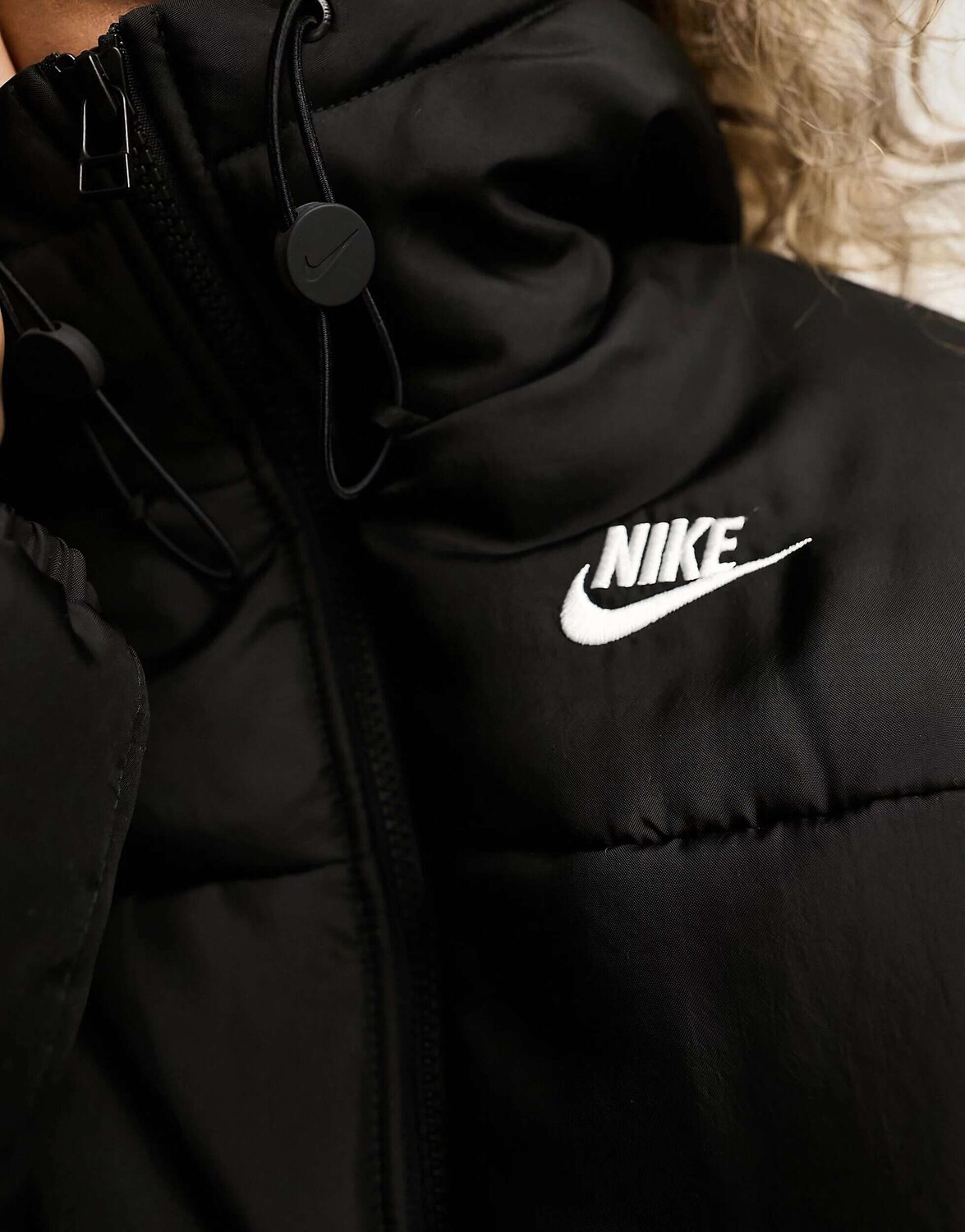 

Черная классическая куртка-пуховик Nike, Черный