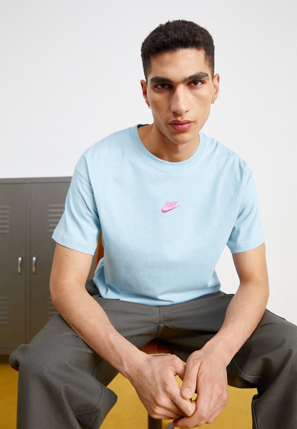 

Базовая футболка CLUB TEE Nike, Ocean Bliss/игривый розовый
