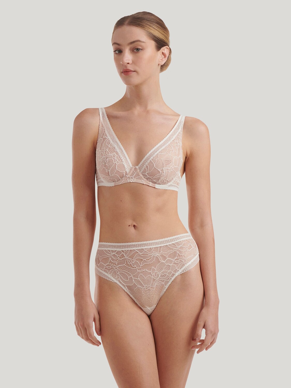 

Бюстгальтер с полной чашкой Nets and Roses Wolford, экрю