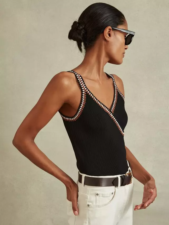

Топ Reiss Kiki Crochet Stitch Trim Rib Knit Vest, цвет black/multi