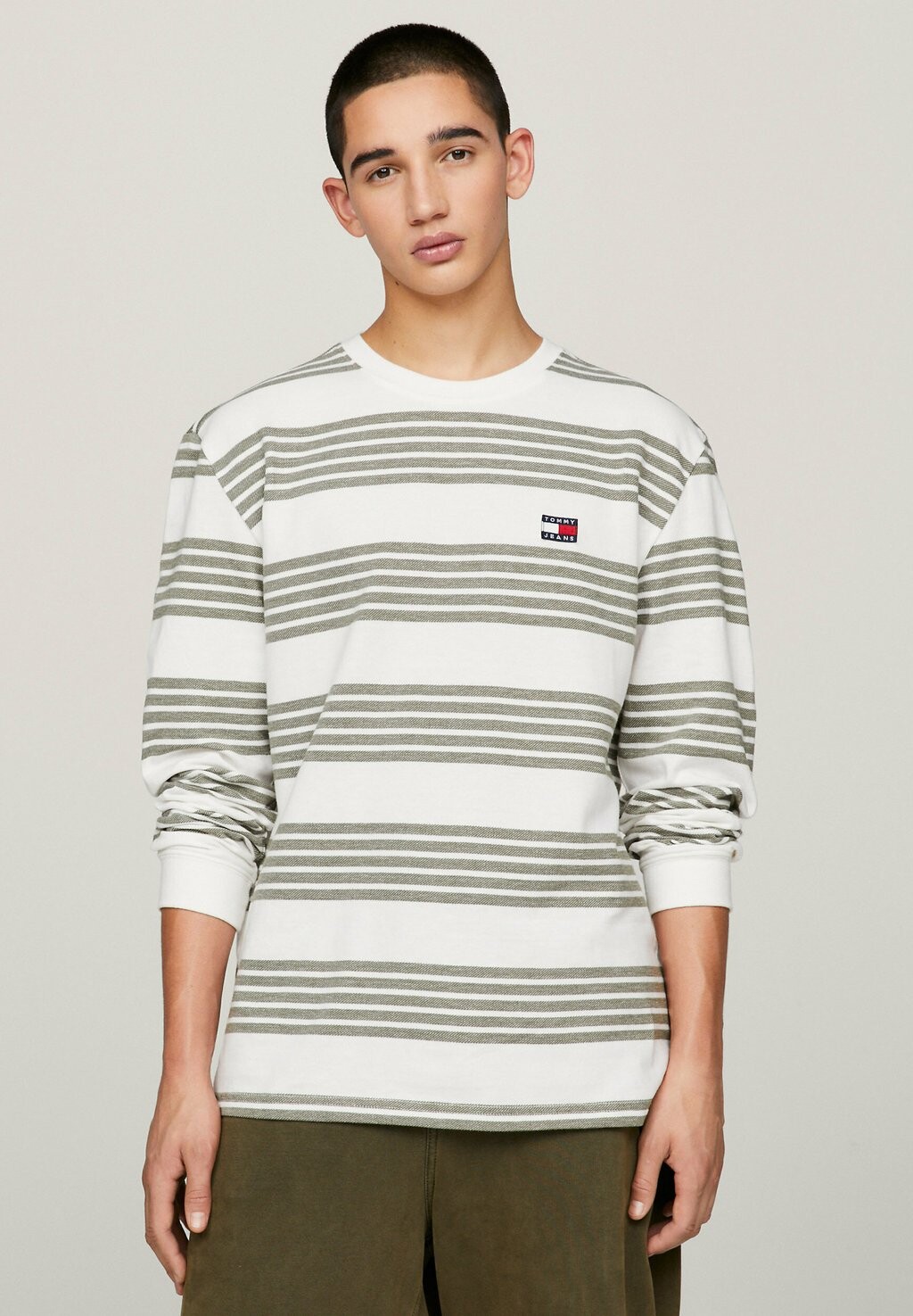 

Футболка с длинным рукавом TEXTURED STRIPE BADGE Tommy Jeans, старинный белый