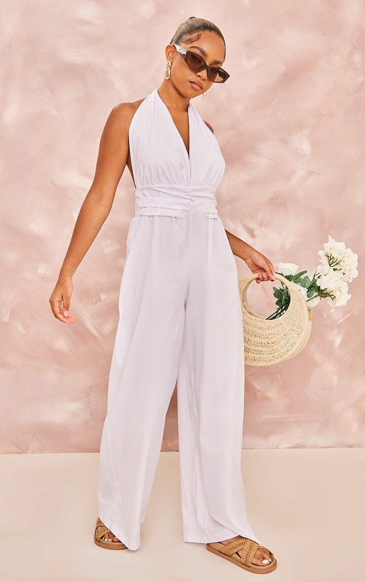 

PrettyLittleThing Миниатюрный белый комбинезон из хлопкового поплина с глубоким вырезом и воротником-халтер